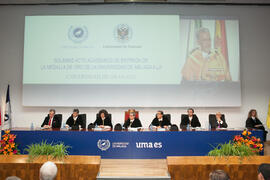Mesa presidencial en la imposición de la Medalla de Oro de la Universidad de Málaga a la Universi...