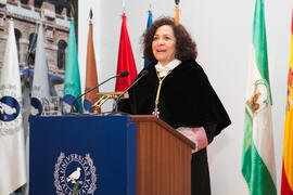 Pilar Aranda en el acto de imposición de la Medalla de Oro de la Universidad de Málaga a la Universidad de Granada. Paraninfo. Diciembre de 2016
