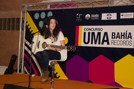 Concierto del III Certamen de Cantautores Destino UMA. Jornadas de Puertas Abiertas de la Universidad de Málaga. Complejo Polideportivo Universitario. Abril de 2015