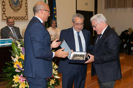Entrega de galardón a Miguel Such Martínez. Celebración de San Lucas. Facultad de Medicina. Noviembre de 2019