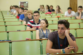 Examen en el aula Magna de la Facultad de Económicas y Empresariales. Olimpiada Española de Economía, Fase Nacional. Málaga. Junio de 2015