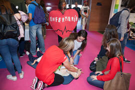 Estand de la Facultad de Ciencias de la Salud. Jornadas de Puertas Abiertas de la Universidad de Málaga. Complejo Polideportivo Universitario. Abril de 2016