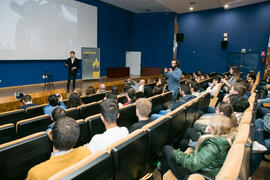 David Meca pronuncia su conferencia "Gestión del talento". Seminario "Emprende 21&...