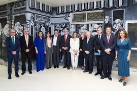 Foto de grupo previa a la entrega de las distinciones "Oikonomos" de la Facultad de Ciencias Económicas y Empresariales de la Universidad de Málaga. Paraninfo. Diciembre de 2024