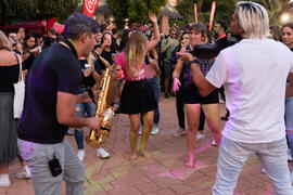 Actuación del grupo musical "Who Killed the DJ". Welcome to UMA. Bienvenida a los alumnos de intercambio internacional de la Universidad de Málaga. Jardín botánico. Octubre de 2019