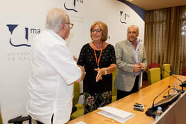 Firma del convenio por la donación de Eugenio Chicano a la Universidad de su colección de fotogra...