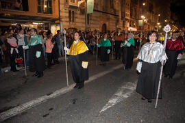 Representantes de la Universidad de Málaga en el desfile procesional de la Hermandad de los Estudiantes. Abril de 2014