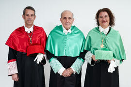 Retrato de grupo previo a la investidura de Luis Enrique de la Villa como Doctor "Honoris Causa" por la Universidad de Málaga. Paraninfo. Octubre de 2024