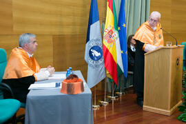 El padrino, Carlos A. Benavides Velasco, en la investidura como Doctor "Honoris Causa" de José Emilio Navas por la Facultad de Ciencias Económicas y Empresariales de la Universidad de Málaga. Edificio del Rectorado. Abril de 2017
