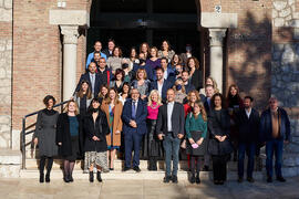 Foto de grupo tras la toma de posesión de nuevos funcionarios y funcionarias de la Universidad de...