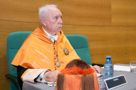 Carlos Ángel Benavides en la investidura como Doctor "Honoris Causa" de José Emilio Navas por la Facultad de Ciencias Económicas y Empresariales de la Universidad de Málaga. Edificio del Rectorado. Abril de 2017