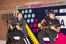 Concierto del III Certamen de Cantautores Destino UMA. Jornadas de Puertas Abiertas de la Universidad de Málaga. Complejo Polideportivo Universitario. Abril de 2015