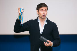 David Meca pronuncia su conferencia "Gestión del talento". Seminario "Emprende 21". Paraninfo. Noviembre de 2017
