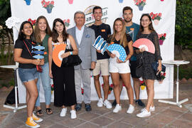 Rafael Pérez en el photocall. Welcome to UMA. Bienvenida a los alumnos de intercambio internacional de la Universidad de Málaga. Jardín botánico. Octubre de 2019