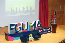 César Bona en su conferencia "Dialogando". Facultad de Derecho. Enero de 2017