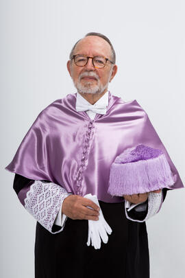 Heliodoro Carpintero en un retrato previo a su investidura como Doctor "Honoris Causa" por la Facultad de Psicología de la Universidad de Málaga. Edificio del Rectorado. Mayo de 2019