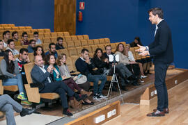 David Meca pronuncia su conferencia "Gestión del talento". Seminario "Emprende 21". Paraninfo. Noviembre de 2017