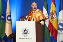 Alejandro Portes en su investidura como Doctor "Honoris Causa" por la Universidad de Málaga. Paraninfo. Octubre de 2024