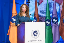 Macarena Parrado. Entrega de la distinción "Oikonomos" de la Facultad de Ciencias Económicas y Empresariales de la Universidad de Málaga. Paraninfo. Diciembre de 2024