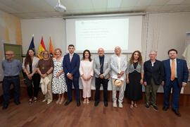 Foto de grupo. Presentación del Retrato de Honor de D. Eugenio José Luque Domínguez. Facultad de Ciencias Económicas y Empresariales. Junio de 2025