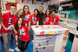 Estand de la Facultad de Ciencias de la Comunicación. Jornadas de Puertas Abiertas de la Universidad de Málaga. Complejo Polideportivo Universitario. Abril de 2016
