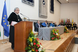 José Ángel Narváez en la imposición de la Medalla de Oro de la Universidad de Málaga a Dª. Adelaida de la Calle Martín. Paraninfo. Mayo de 2016