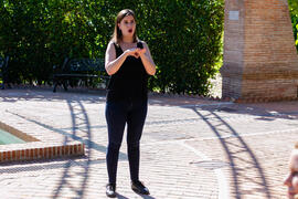 Intérprete de signos. Conferencia "Dialogando" con Theresa Zabell. Jardín Botánico de l...