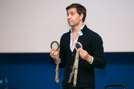 David Meca pronuncia su conferencia "Gestión del talento". Seminario "Emprende 21". Paraninfo. Noviembre de 2017