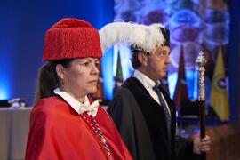Elsa Marina Álvarez. Investidura de Hermanfrid Schubart, Alejandro Portes y Luis Enrique de la Villa como Doctores "Honoris Causa" por la Universidad de Málaga. Paraninfo. Octubre de 2024