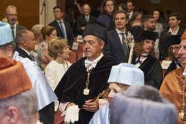 Teodomiro López en la Comitiva Académica. Investidura como "Doctores Honoris Causa" de Antonio García Berrio y Pilar Palomo Vázquez por la Facultad de Filosofía y Letras de la Universidad de Málaga. Edificio del Rectorado. Junio de 2024