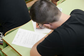 Examen en el aula Magna de la Facultad de Económicas y Empresariales. Olimpiada Española de Economía, Fase Nacional. Málaga. Junio de 2015