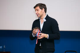 David Meca pronuncia su conferencia "Gestión del talento". Seminario "Emprende 21". Paraninfo. Noviembre de 2017