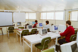 Instalaciones: Aula de informática. Mayo de 1995