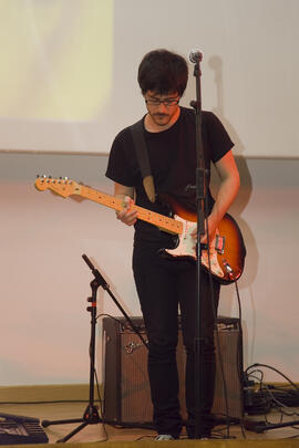 Presentación de videoclip y concierto del taller "1+1 Fusión Cultural Atalaya, 2ª Fase" por la Universidad de Málaga. Paraninfo. Abril de 2010