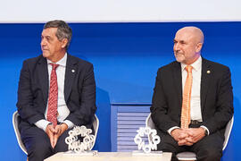 Teodomiro López y Eugenio Luque. Entrega de las distinciones "Oikonomos" de la Facultad de Ciencias Económicas y Empresariales de la Universidad de Málaga. Paraninfo. Diciembre de 2024