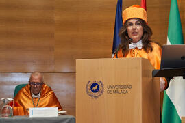 Ana José Cisneros. Investidura de Jorge Martínez-Vázquez como Doctor "Honoris Causa" por la Universidad de Málaga. Edificio del Rectorado. Julio de 2025