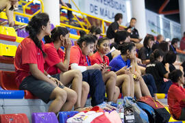 Espectadoras en la grada. Partido Rusia - Polonia. Categoría femenina. Campeonato del Mundo Universitario de Balonmano. Antequera. Julio de 2016