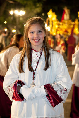 Monaguilla en el desfile procesional de la Hermandad de los Estudiantes. Málaga. Abril de 2014