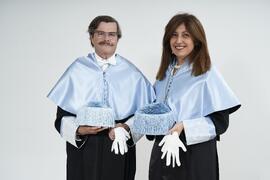Retrato de Bartolomé Mora y Sara Roles previo a la investidura de Luis Enrique de la Villa como Doctor "Honoris Causa" por la Universidad de Málaga. Paraninfo. Octubre de 2024