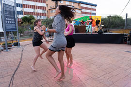 Actuación del grupo musical "Who Killed the DJ". Welcome to UMA. Bienvenida a los alumnos de intercambio internacional de la Universidad de Málaga. Jardín botánico. Octubre de 2019