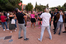 Actuación del grupo musical "Who Killed the DJ". Welcome to UMA. Bienvenida a los alumnos de intercambio internacional de la Universidad de Málaga. Jardín botánico. Octubre de 2019