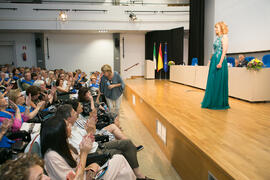 Actuación de la soprano Ascensión Padilla, acompañada al piano por Ernesto Gabaldón. Graduación y clausura del curso del Aula de Mayores de la Universidad de Málaga. Campus de Teatinos. Junio de 2018