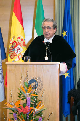 José Ángel Narváez en la investidura como Doctor "Honoris Causa" de José Emilio Navas por la Facultad de Ciencias Económicas y Empresariales de la Universidad de Málaga. Edificio del Rectorado. Abril de 2017