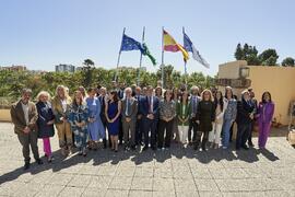 Foto de grupo tras la toma de posesión de nuevos Vicerrectores adjuntos y personal asesor del Rec...